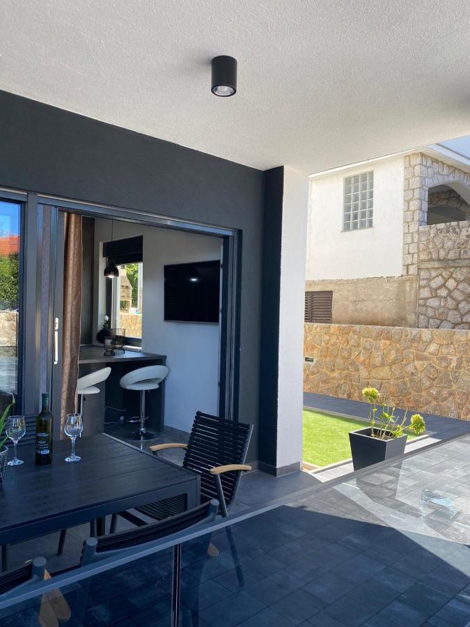 Golden Sunset Apartment Njivice Luaran gambar