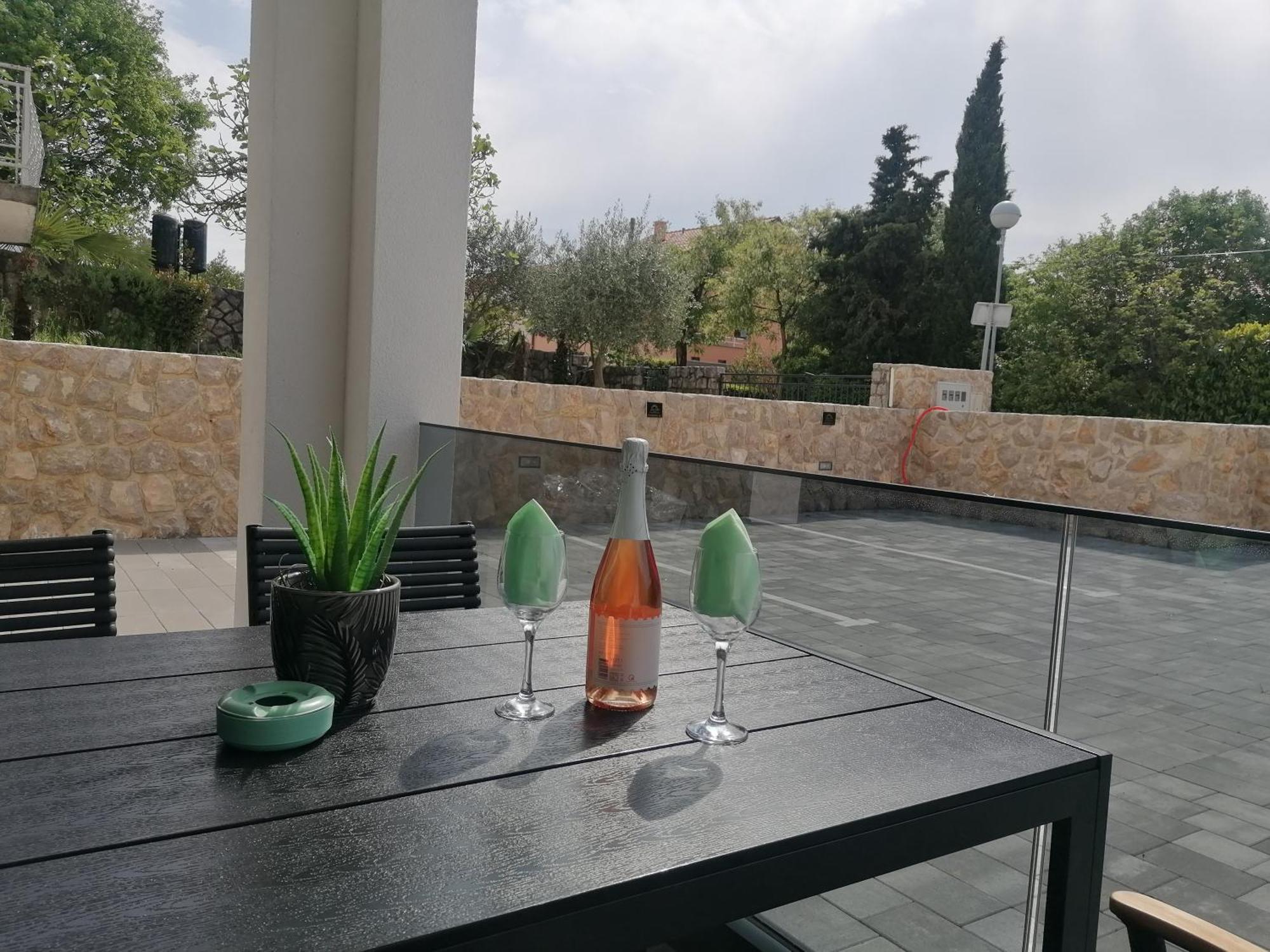 Golden Sunset Apartment Njivice Bilik gambar