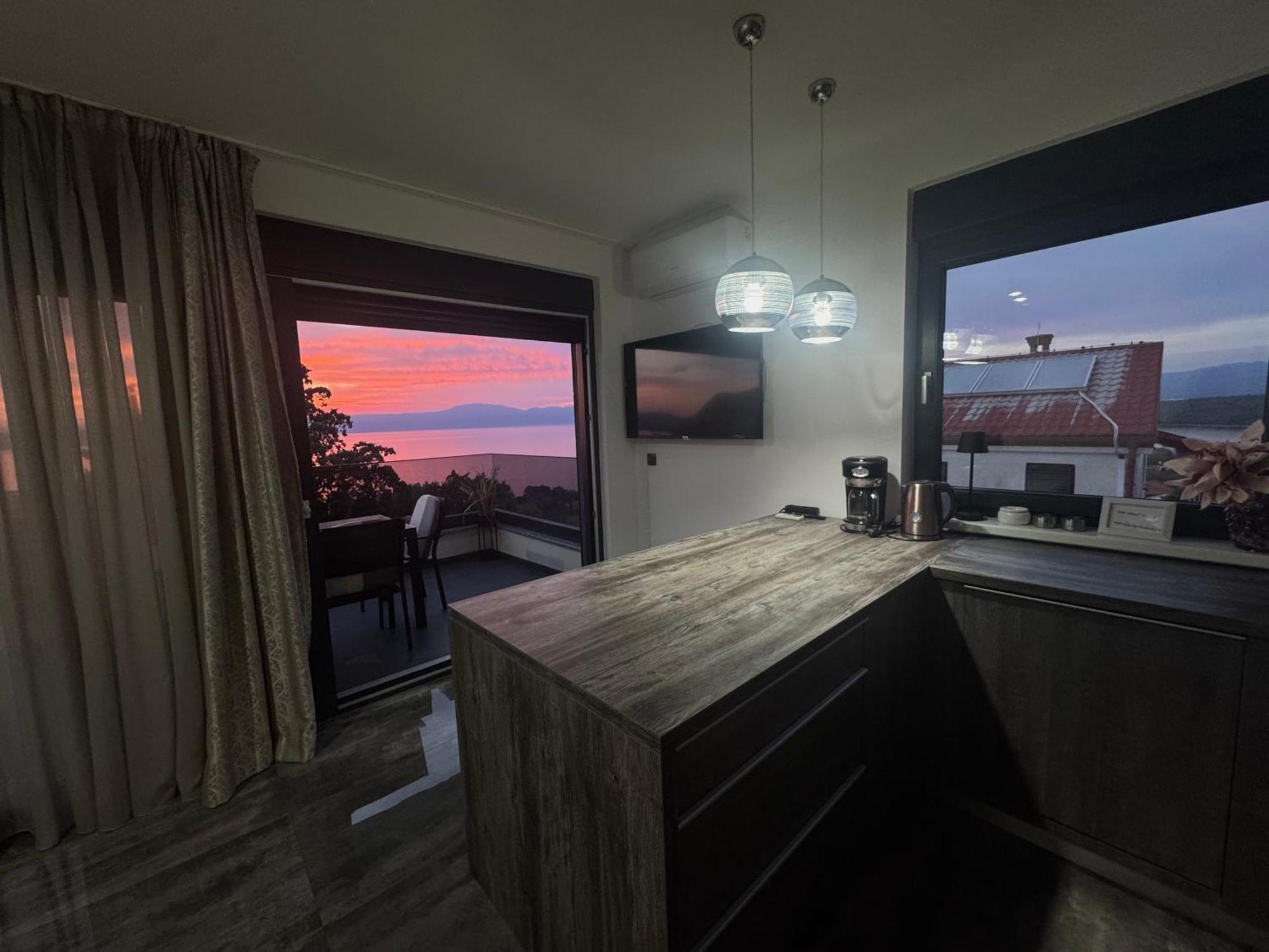 Golden Sunset Apartment Njivice Luaran gambar