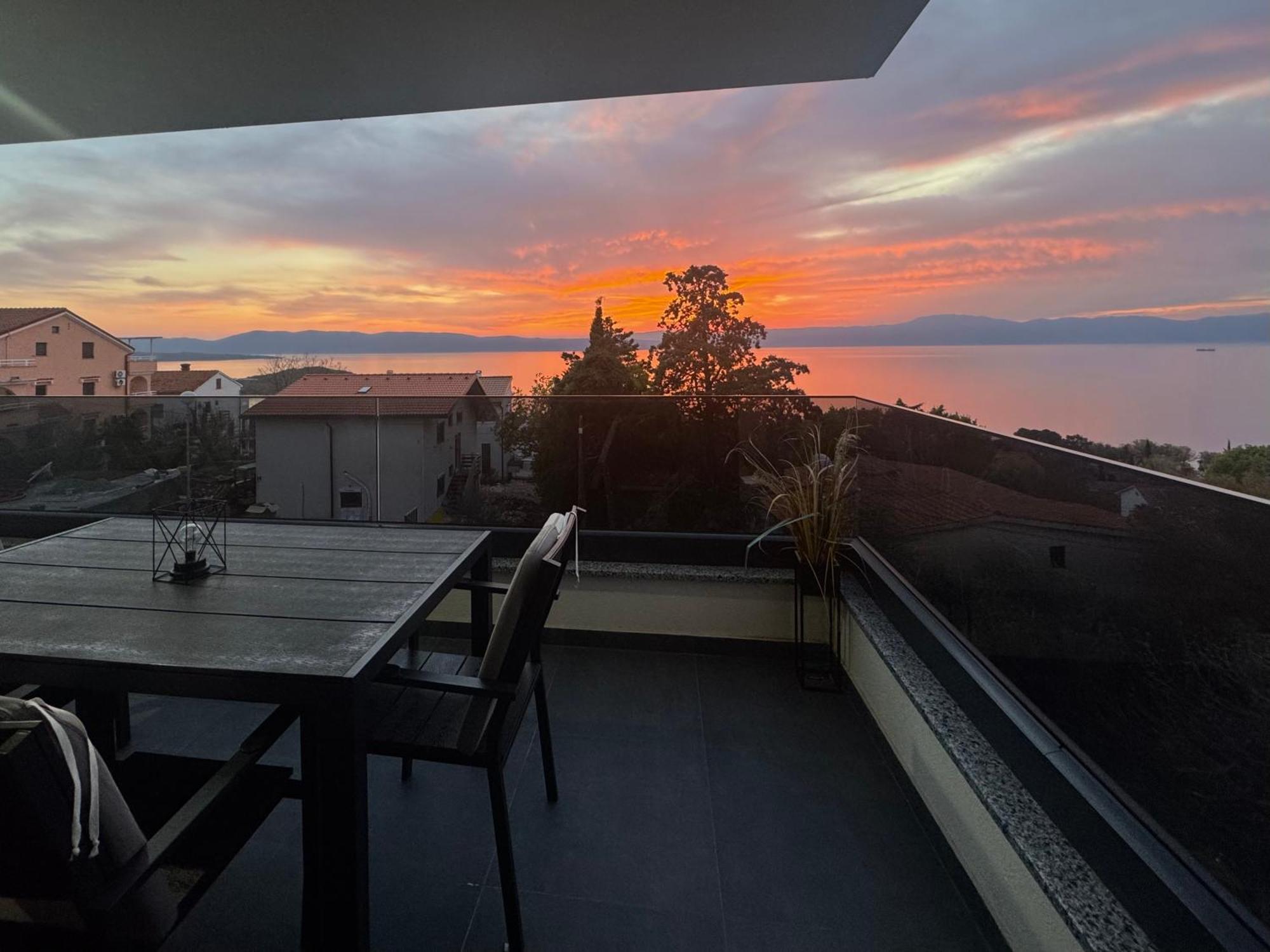 Golden Sunset Apartment Njivice Luaran gambar