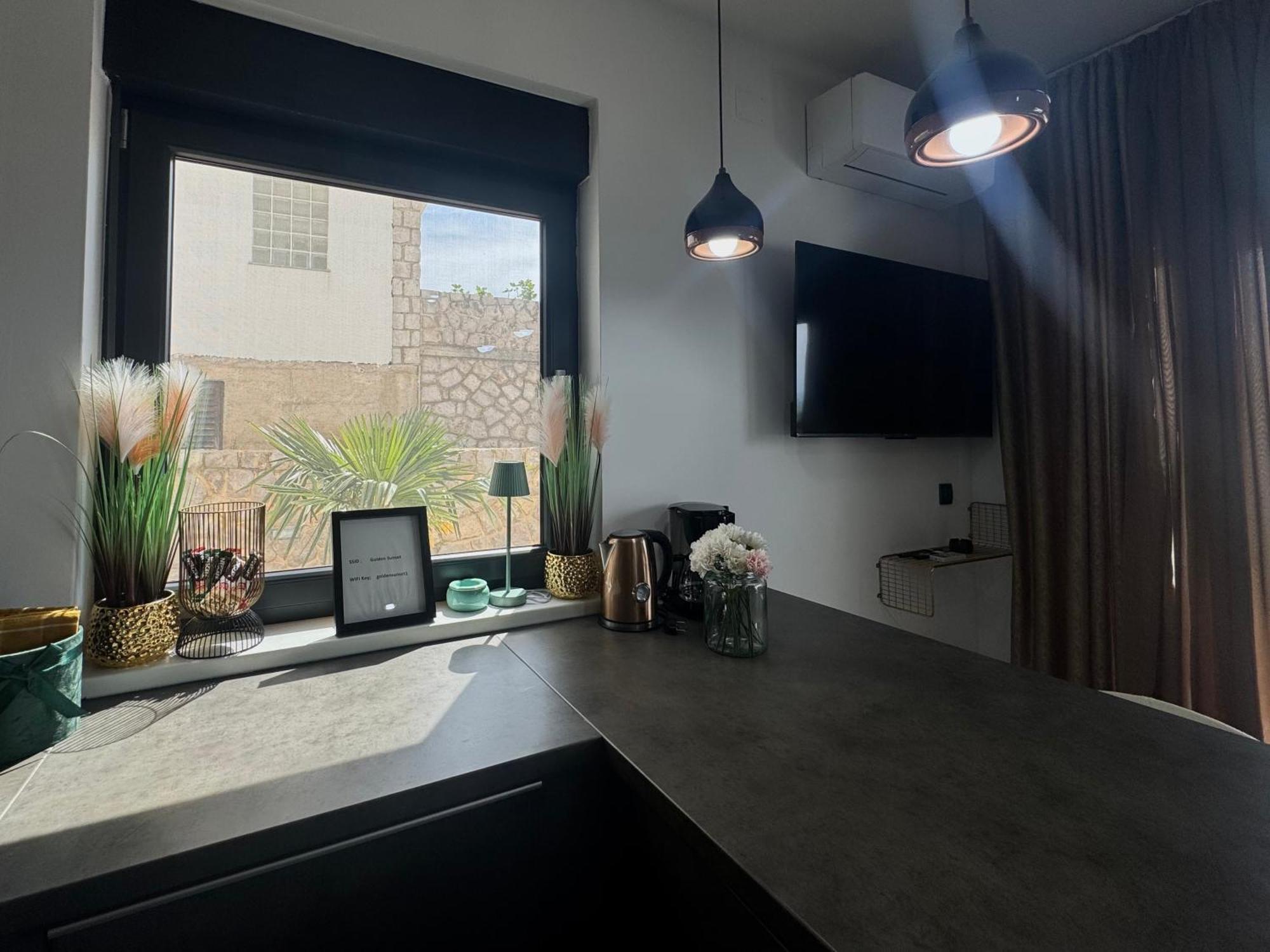 Golden Sunset Apartment Njivice Luaran gambar