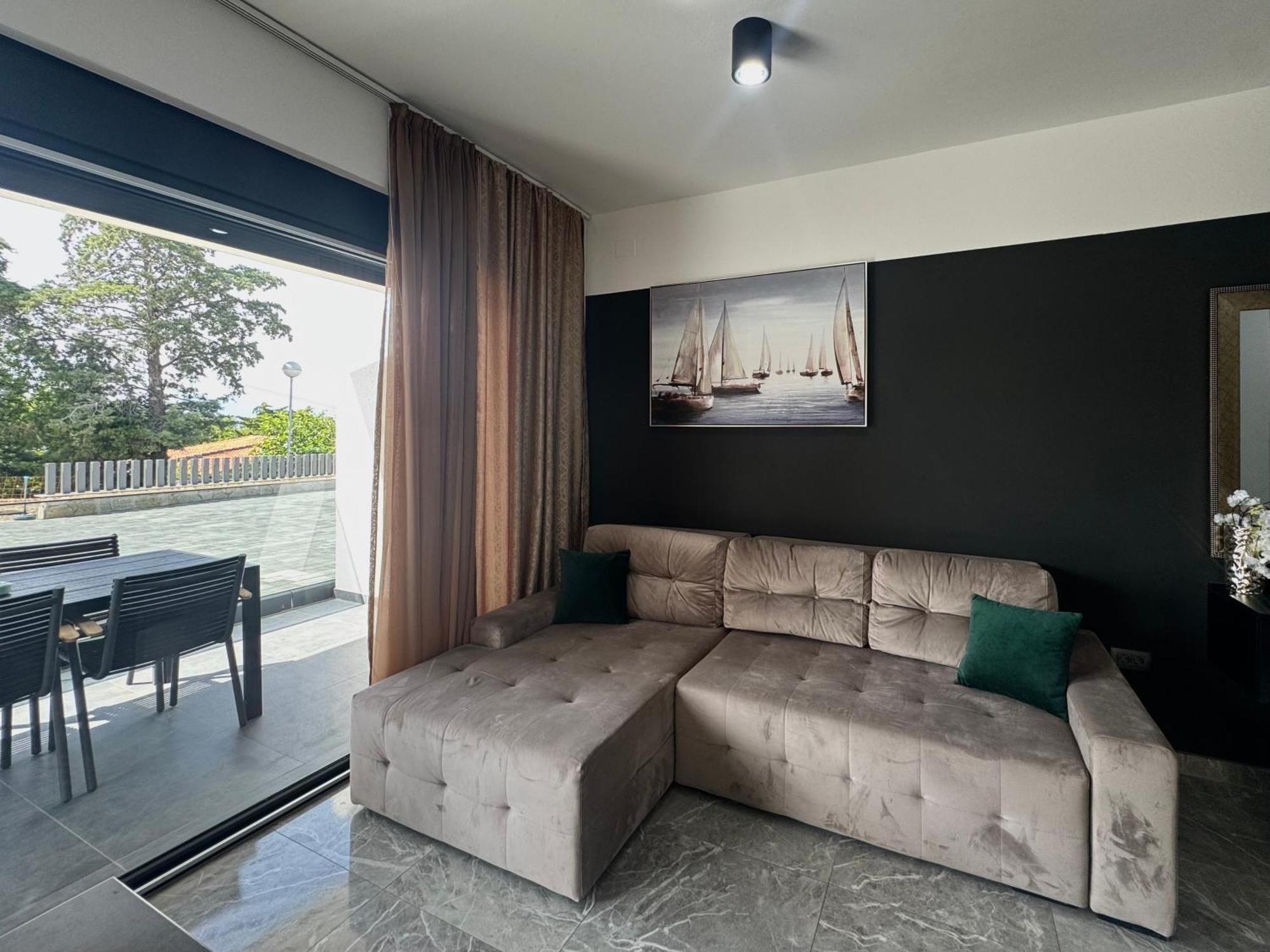 Golden Sunset Apartment Njivice Luaran gambar